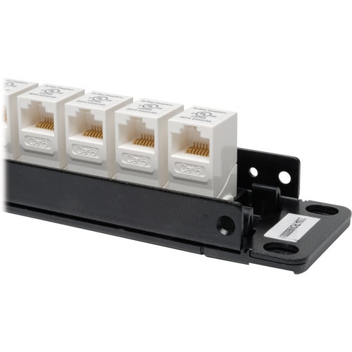 Panneau de brassage Tripp Lite 24 ports Cat6 Cat5e à profil bas, traversant, montage en rack RJ45 1U TAA -