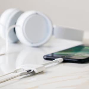 Belkin 3.5 mm Audio + Charge for iPhone and iPad L