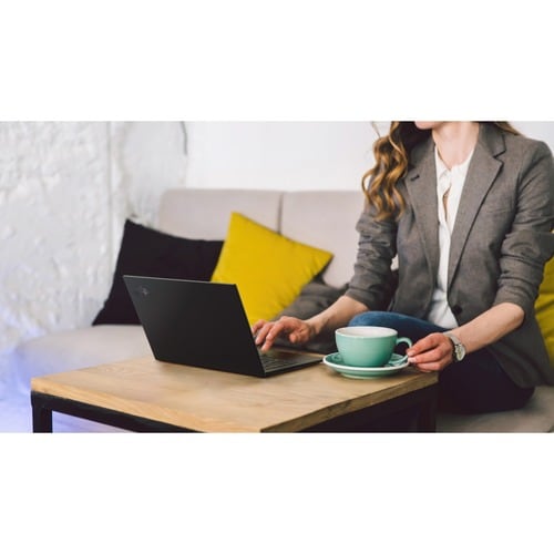 Ultrabook Lenovo ThinkPad X1 Carbon 8e génération 20U90021CA 14 pouces - Full HD