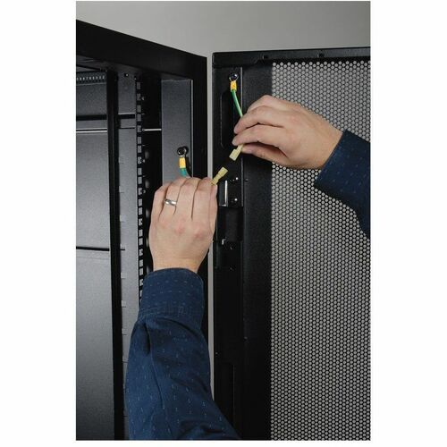 Gabinete de rack de profundidad estándar SmartRack Premium de 52U de Tripp Lite by Eaton