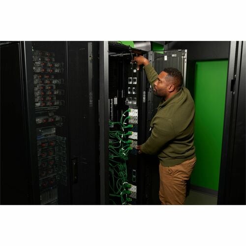 PDU NetShelter de APC by Schneider Electric de 48 tomas con medidor, IEC 60