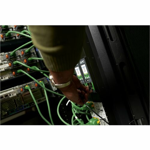 Unité de distribution d'alimentation (PDU) APC by Schneider Electric NetShelter 40 prises - Commutée - NEMA