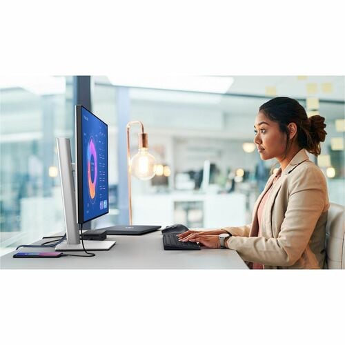 Monitor LED Dell UltraSharp U2724D de 27" WQHD - 16:9 - Plata platino