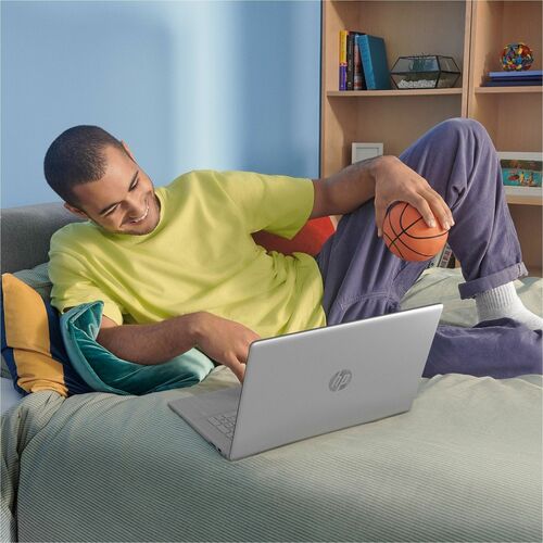 Portátil HP de 43,9 cm - Full HD - 1920 x 1080 - (Intel Core 3 100U Hexa