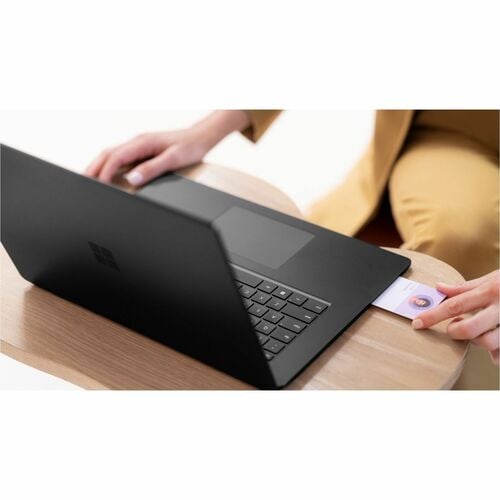 LAPTOP6 15IN I7/32/1TB FR BLACK