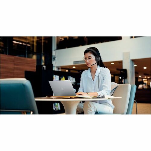 Portátil Dell Latitude 3000 3550 de 15,6" (396,24 mm) - Full HD - Intel Core i7 de 13.ª generación