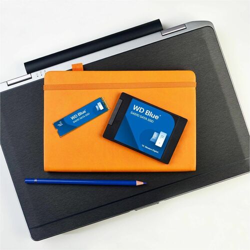 SSD SATA 2.5 AZUL de 250 GB.