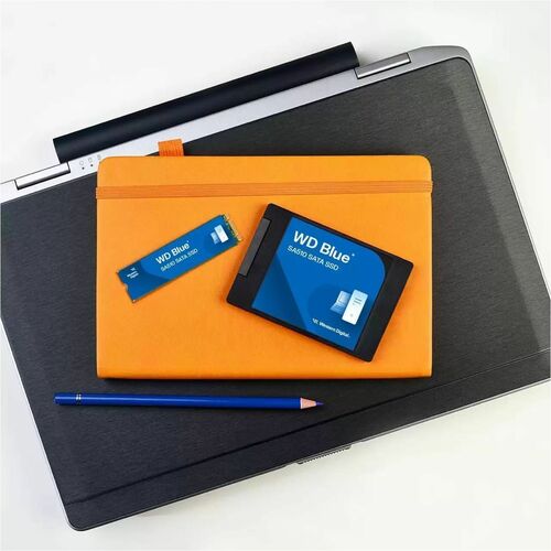 SSD SATA 2.5 AZUL de 500 GB.