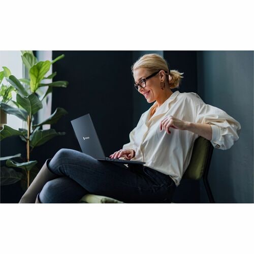 14 LED 125U 165U 16 GB DDR5 256 GB SSD con 11 pines