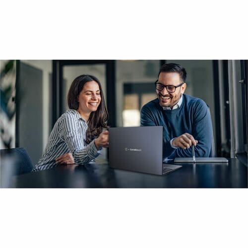 16 LED 155U 16 GB DDR5 256 GB SSD con 11 pines