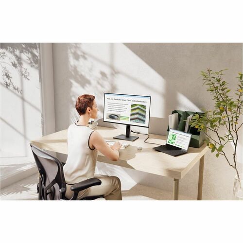Moniteur ergonomique IPS 1440p avec station d'accueil 100 W USB-C RJ45 en guirlande