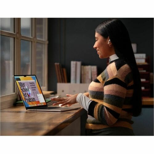 Apple 2025 MacBook Air MW0Y3LL/A 13.6\" Notebook - Apple M4 - 16 GB - 256 G Starlight