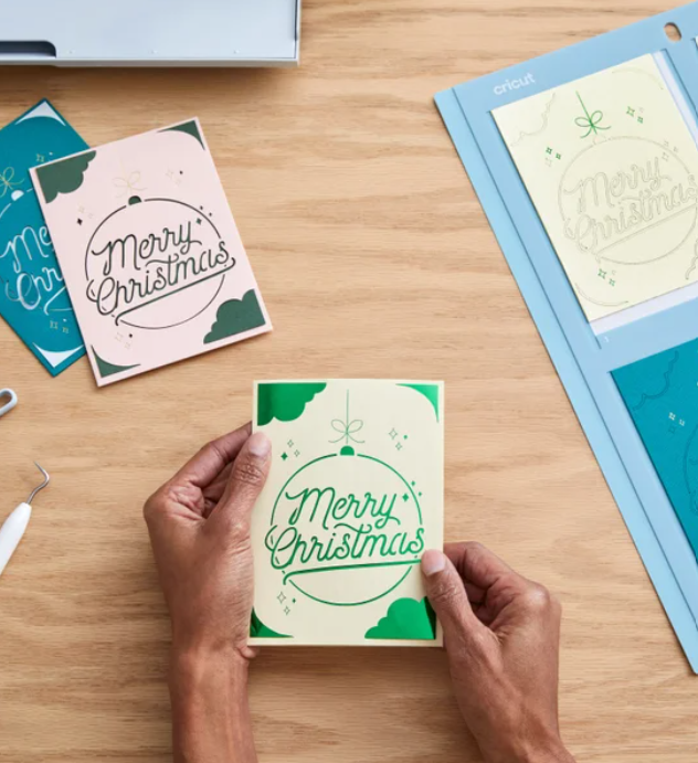 Máquina de corte inteligente Cricut Maker 3: paquete de cartón y vinilo