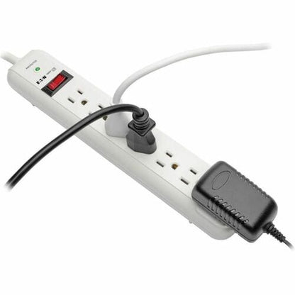 Supresor de sobretensiones STRIKER Protect It! de Tripp Lite, 7 tomacorrientes, gris