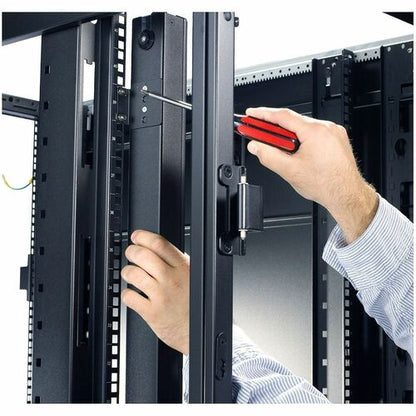 PDU básica para rack APC de Schneider Electric de 1,92 kVA - 24 unidades NEMA 5-20R