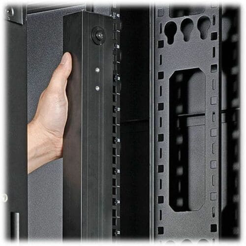 PDU monitoreada Tripp Lite by Eaton PDU3VN10L2120LV de 36 tomacorrientes y 5,7 kW - M