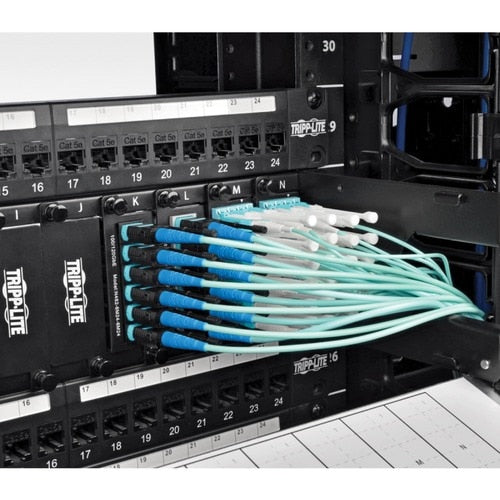 Câble de raccordement MTP/MPO Tripp Lite par Eaton, 10 mètres, 24 fibres, 100 GbE Aqua OM3 Pl