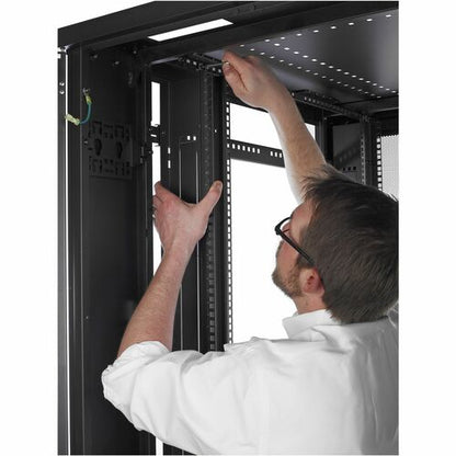 APC by Schneider Electric NetShelter SV 42U 800 mm de large x 1 200 mm de profondeur E