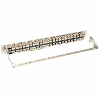 Panel de conexión Cat6a de 48 puertos para montaje en rack, blindado, RJ45, 1U - 48 puertos - Tripp Lite