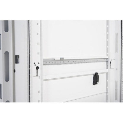 Armoire APC by Schneider Electric 45U x 24 po de largeur x 48 po de profondeur avec côtés
