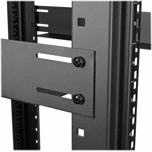 KIT D'INSTALLATION D'ARMOIRE SVR À 4 MONTANTS POUR ONDULEURS MONTÉS EN RACK