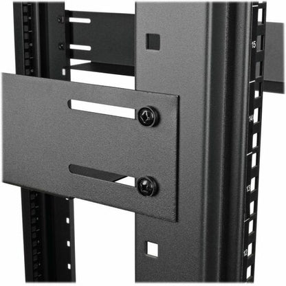 KIT D'INSTALLATION D'ARMOIRE SVR À 4 MONTANTS POUR ONDULEURS MONTÉS EN RACK