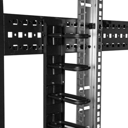 Organizador de cables vertical StarTech.com con ganchos de anilla en D - Gestión de cables vertical