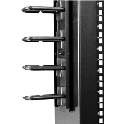 Organizador de cables vertical StarTech.com con ganchos de anilla en D - Gestión de cables vertical