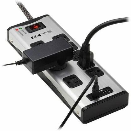 Supresor de sobretensiones de 8 tomacorrientes TLM88USBC de Tripp Lite by Eaton Protect It!