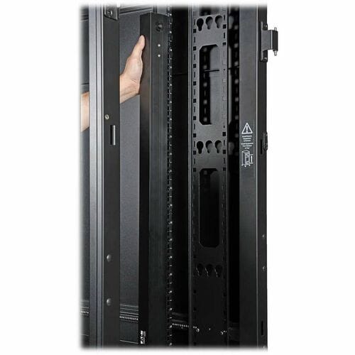 PDU triphasé 208-240 V 0 URM 8,6 kW 36 C13 9 C19 16/20 A 70 po