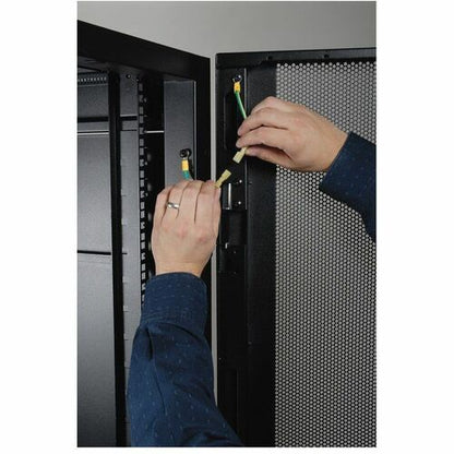 Gabinete de rack de profundidad estándar SmartRack Premium de 52U de Tripp Lite by Eaton