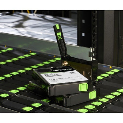 Disque dur géré Seagate CORVAULT 4U106 RAID 12G SAS à auto-réparation