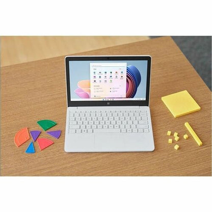 Ordinateur portable Microsoft Surface Laptop SE 11,6" (294,64 mm) - HD - 8 Go