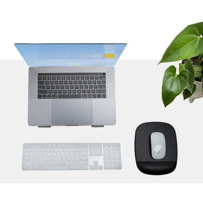 StarTech.com Mouse Pad with Hand rest, 6.7x7.1x 0.