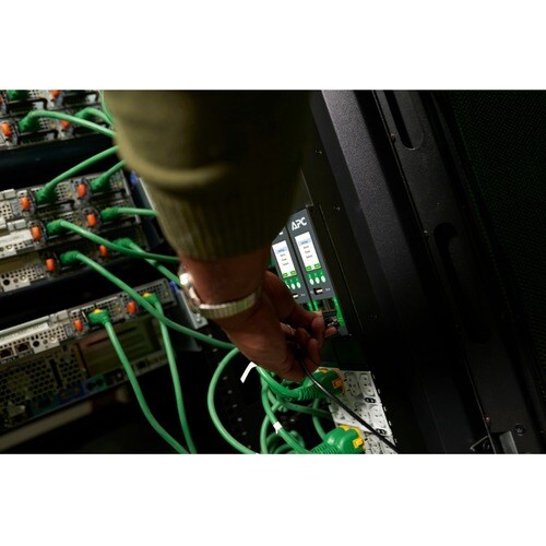 PDU NetShelter de APC by Schneider Electric de 48 tomas conmutadas, IEC 6