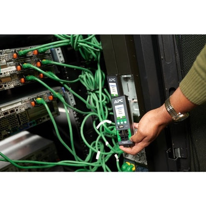 Unité de distribution d'alimentation APC by Schneider Electric NetShelter 42 prises - Avec compteur - CS8365