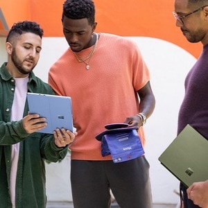 Microsoft Surface Pro 9 Tablet - 13\" - 16 GB - 256 GB SSD