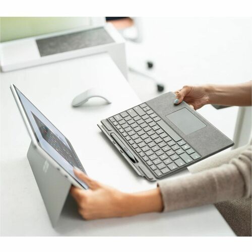 Microsoft Surface Pro 9 Tablet - 13\" - 16 GB - 512 GB SSD