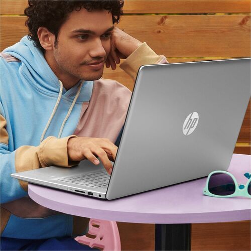 Ordinateur portable HP 43,9 cm - Full HD - 1920 x 1080 - (Intel Core i5 13e génération i5