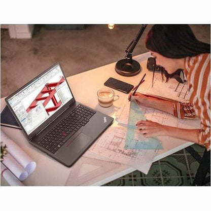 Station de travail mobile Lenovo ThinkPad P16v Gen 1 21FC001VCA 16" - WUXGA