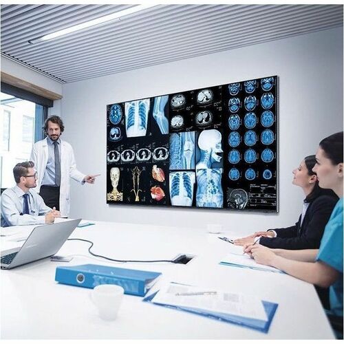 SÉRIE QHC 43 UHD 700 NIT ANTI-REFLET IP5X 24/7 2E GÉNÉRATION B2B