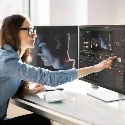 Monitor táctil LED Alogic Clarity Max Touch 32C4KPDWT de 32" con cámara web de clase A (16:9)