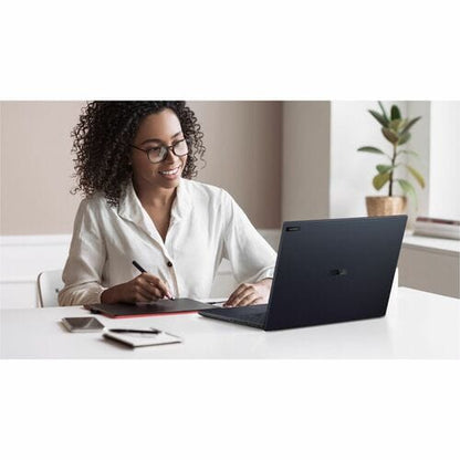 Processeur Intel Core i5-1335U P 1,3 GHz, 16 Go DDR5, écran 16 pouces W11 Pro