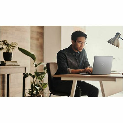 LATITUDE 7450 CORE ULTRA 7-165U 16 GB (1 DIMM) 256 GB SS T 1920X1200 W