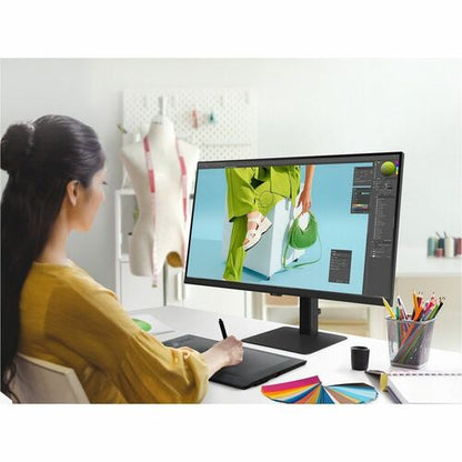 Samsung ViewFinity S7 S32D702EAN 32\" Class 4K UHD LCD Monitor - 16:9 - Warm White