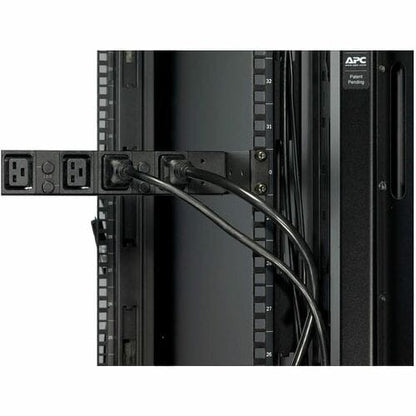 PDU básica para rack APC de Schneider Electric de 14,4 kW y 40 A, 6 conectores IEC 320