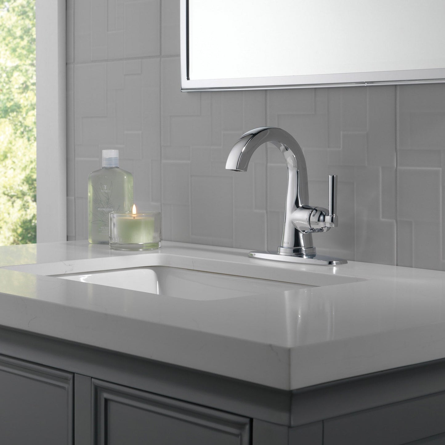 Delta Becker Single Handle Centerset Bathroom Faucet (15891LF)