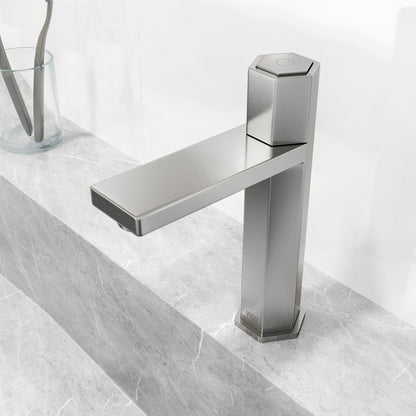Robinet de salle de bain à poignée unique VIGO Nova (VG01053BN)