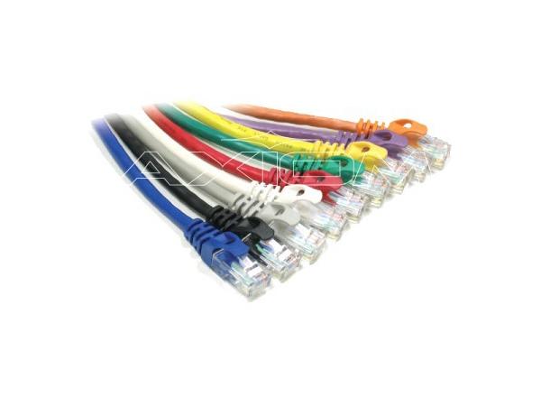 Cable de conexión Axiom Cat6 UTP de 30 m, 550 MHz, con funda moldeada antienganches (blanco)