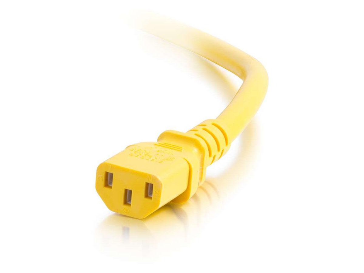 Cable de alimentación C2G de 1,8 m, calibre 18 AWG (IEC320C14 a IEC320C13), amarillo.